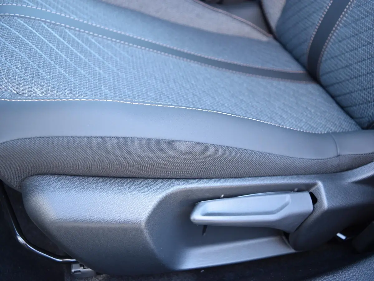 1.2 Hybrid 145 Allure l  Adaptive cruise control l Navigatie l 360 camera