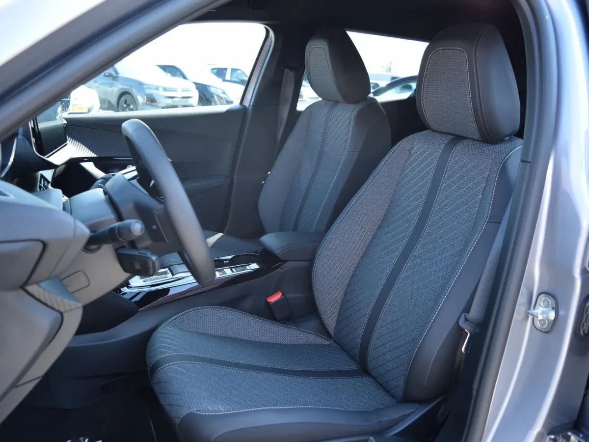 1.2 Hybrid 145 Allure l  Adaptive cruise control l Navigatie l 360 camera