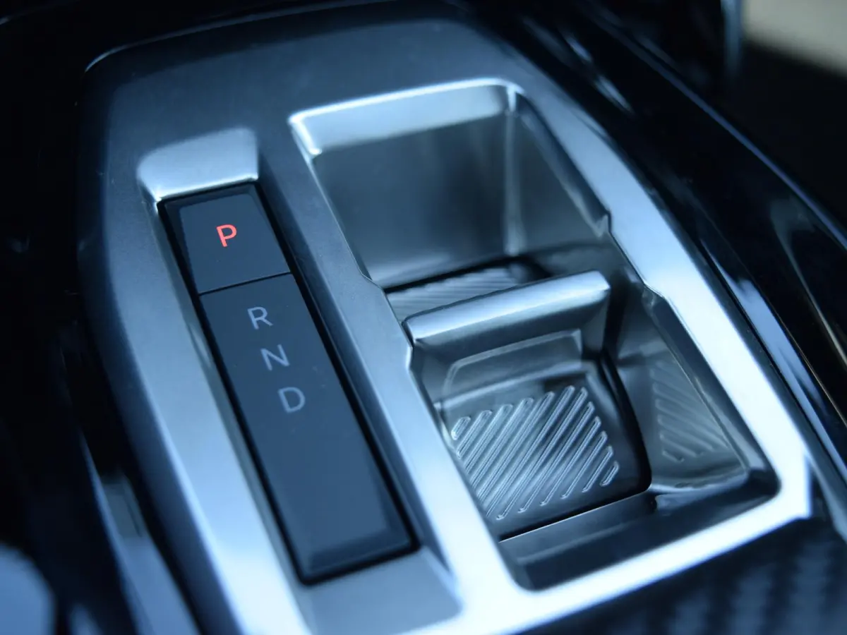 1.2 Hybrid 145 Allure l  Adaptive cruise control l Navigatie l 360 camera