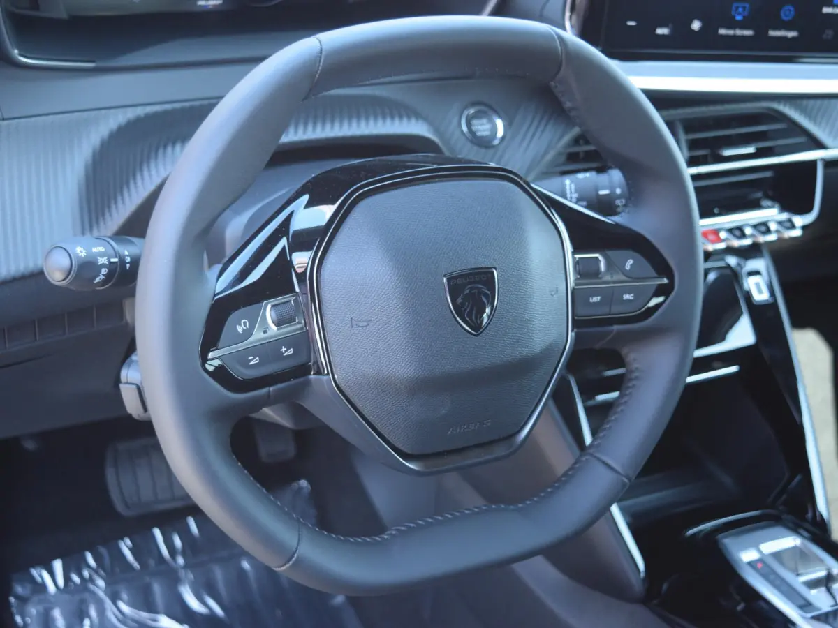 1.2 Hybrid 145 Allure l  Adaptive cruise control l Navigatie l 360 camera