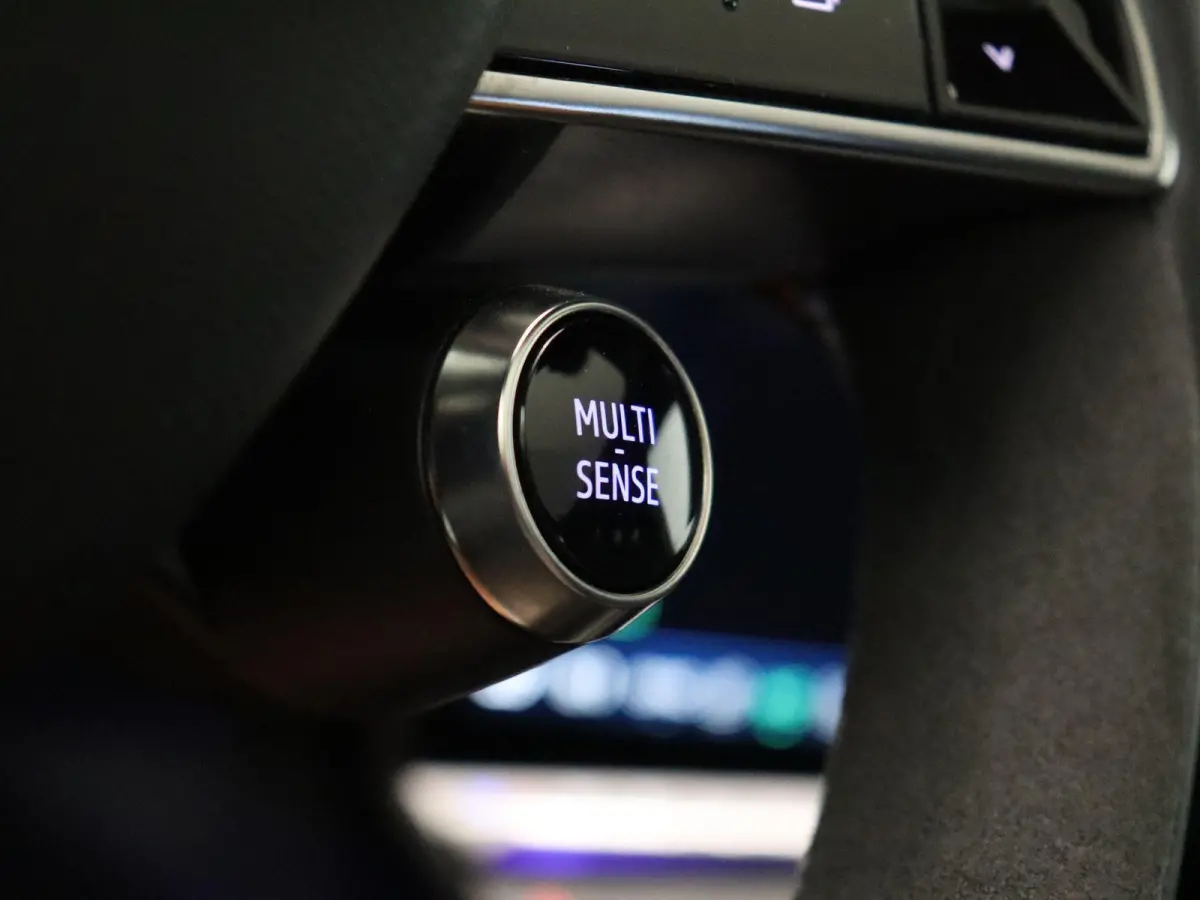 E-Tech full hybrid 200 esprit Alpine | Head-up Display | Elektrische Voorstoelen | Harman Kardon | Stuur- Stoelverwarming | SolarBay Panoramisch Dak |