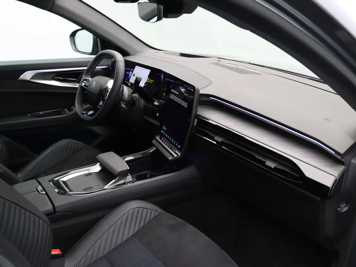 E-Tech full hybrid 200 esprit Alpine | Head-up Display | Elektrische Voorstoelen | Harman Kardon | Stuur- Stoelverwarming | SolarBay Panoramisch Dak |