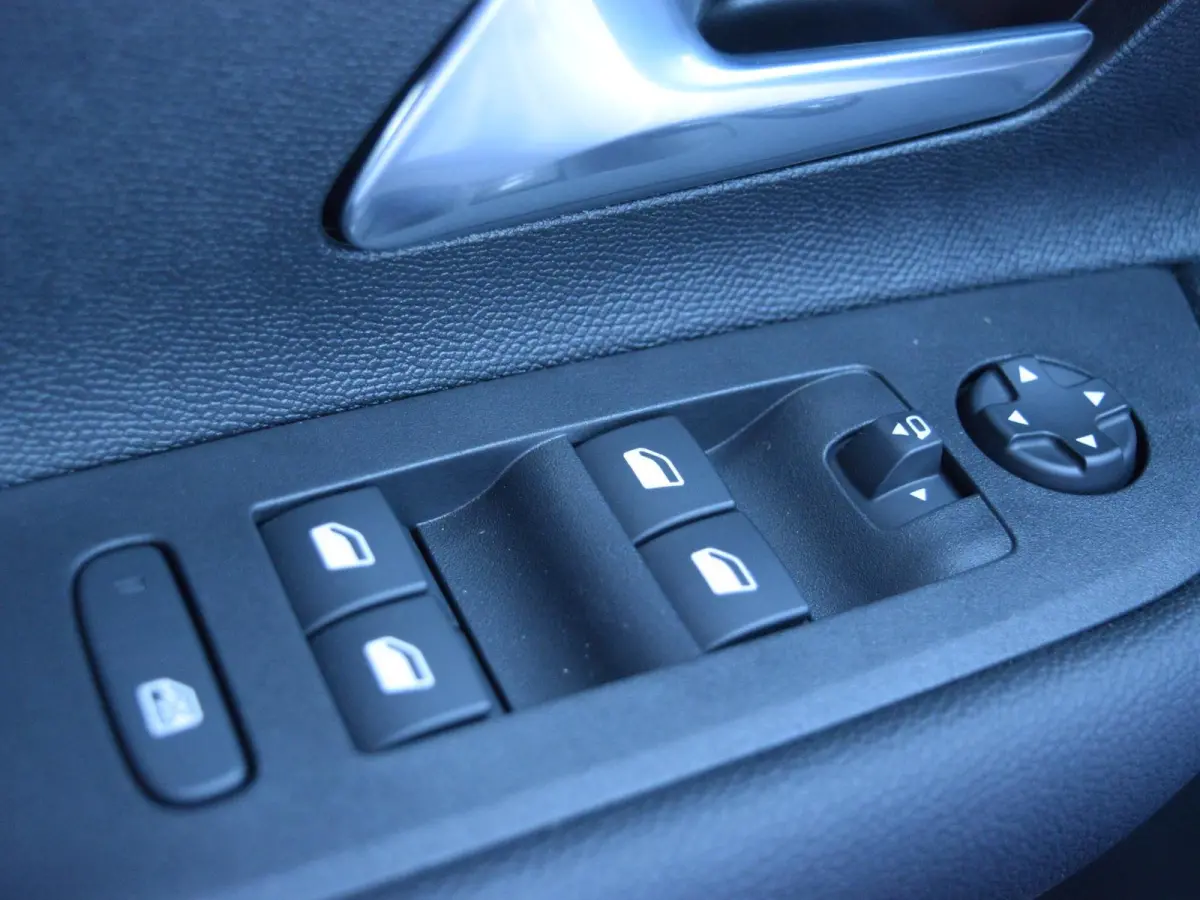 1.2 Turbo Hybrid Business Edition l cruise control adaptief l keyless entry l Apple Carplay/Android Auto