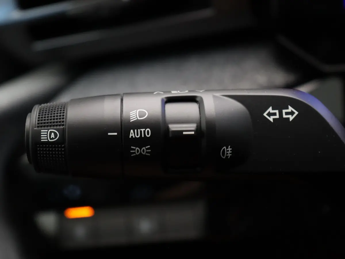 Hybrid 160pk techno | Vijf jaar garantie | Stoelverwarming | 360 graden camera | All season banden |