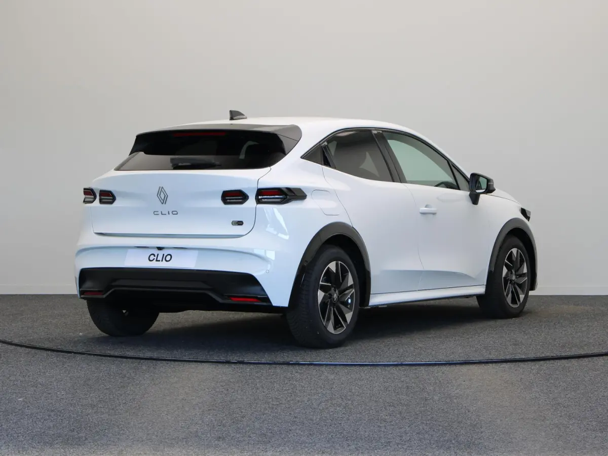 Hybrid 160pk techno | Vijf jaar garantie | Stoelverwarming | 360 graden camera | All season banden |