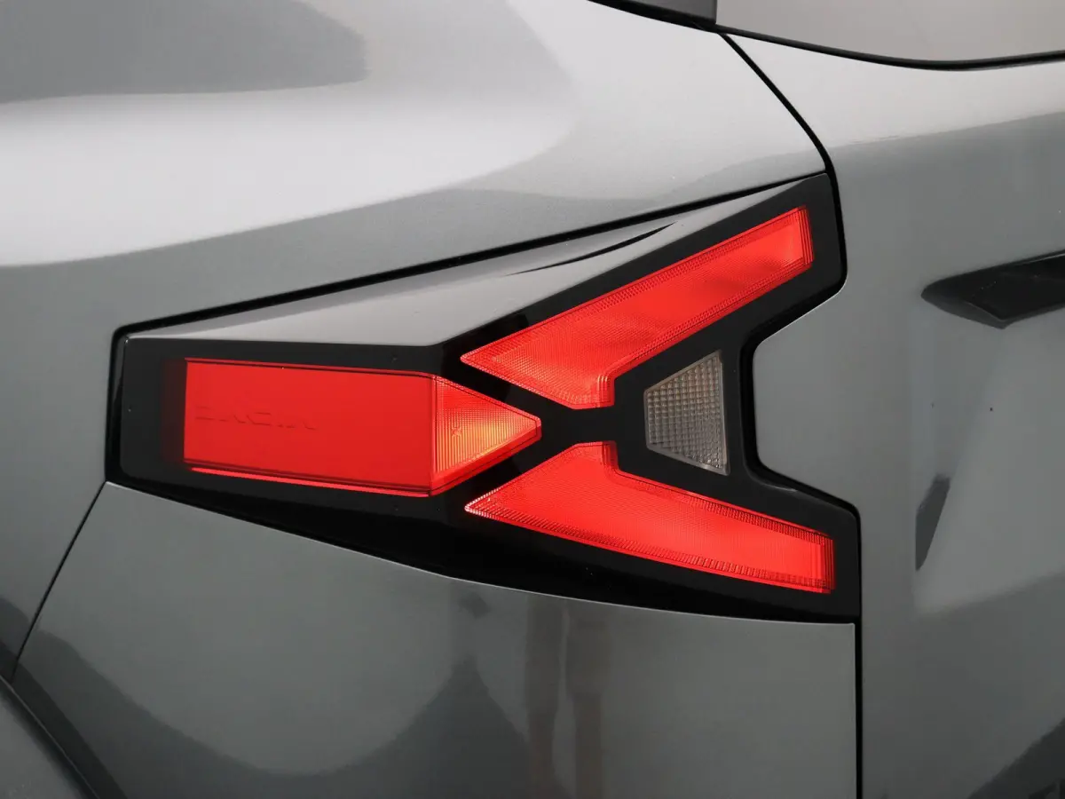 mild hybrid 140pk extreme | 360 graden camera | Parkeersensoren rondom | Blind spot warning |
