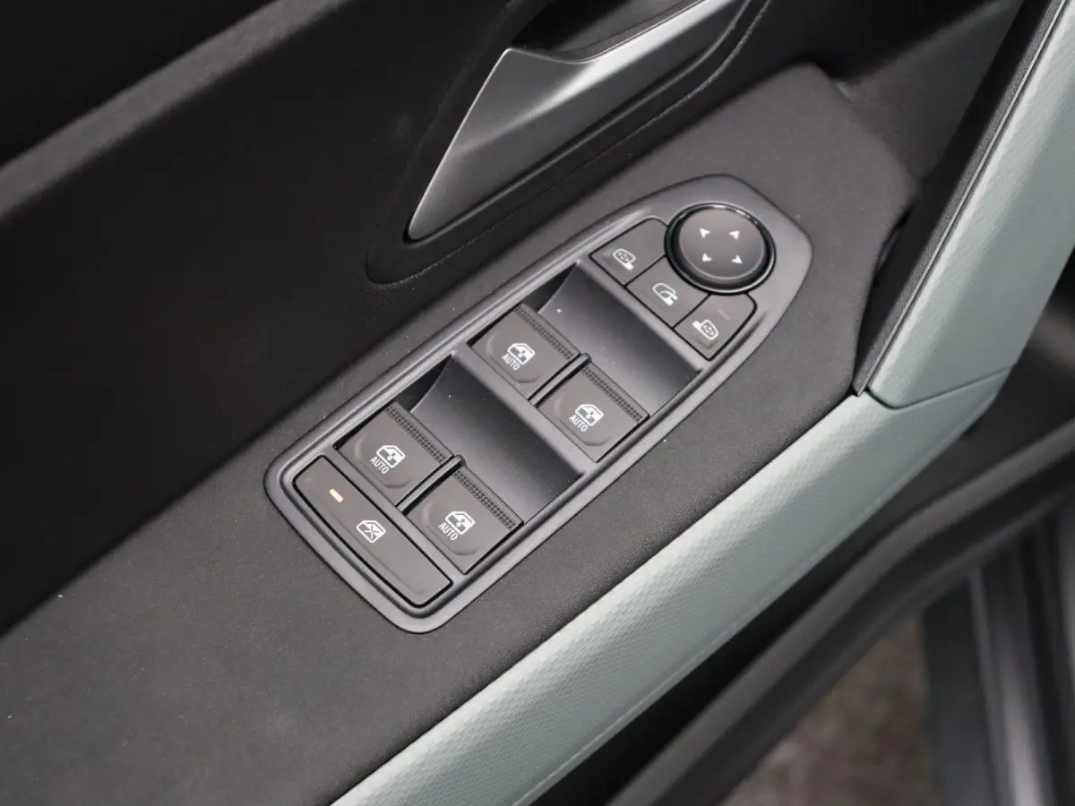 mild hybrid 140pk extreme | 360 graden camera | Parkeersensoren rondom | Blind spot warning |