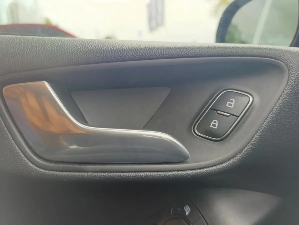 1.0 EcoBoost Hybrid Active X | Camera | Key-Less entry | Navigatie | Parkeersensoren | Apple Carplay/ Android auto | Dealeronderhouden | 1e-eigenaar