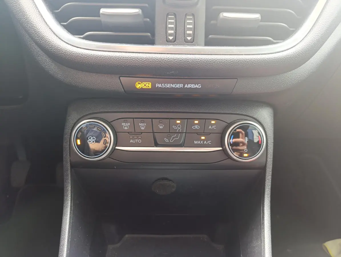 1.0 EcoBoost Hybrid Active X | Camera | Key-Less entry | Navigatie | Parkeersensoren | Apple Carplay/ Android auto | Dealeronderhouden | 1e-eigenaar
