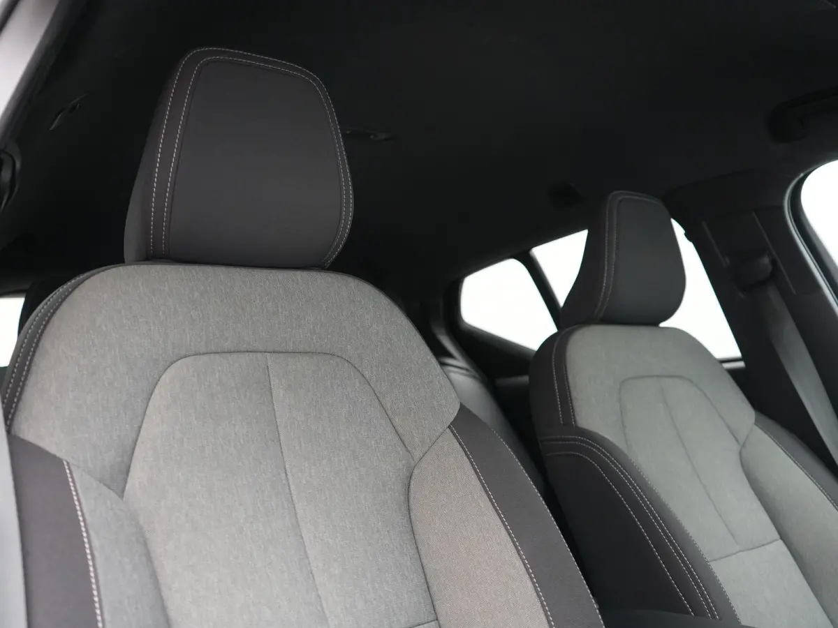 T5 R-Design PHEV 262pk Dealer O.H | Trekhaak Af Fabriek | Adaptive Cruise | Camera | Sportstoelen Memory & Verwarmd | Keyless | BLIS | Apple Carplay | Stuurverwarming | Pilot Assist | Virtua