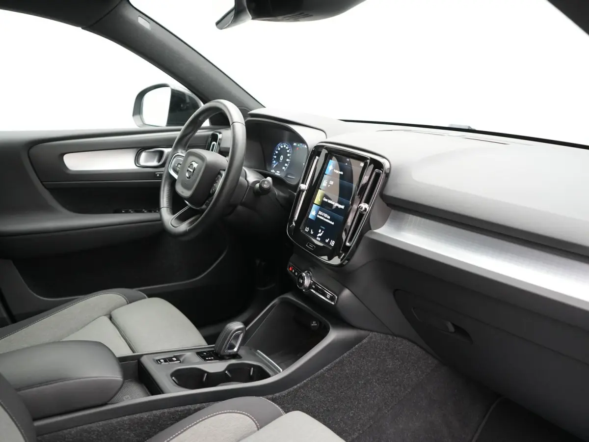 T5 R-Design PHEV 262pk Dealer O.H | Trekhaak Af Fabriek | Adaptive Cruise | Camera | Sportstoelen Memory & Verwarmd | Keyless | BLIS | Apple Carplay | Stuurverwarming | Pilot Assist | Virtua