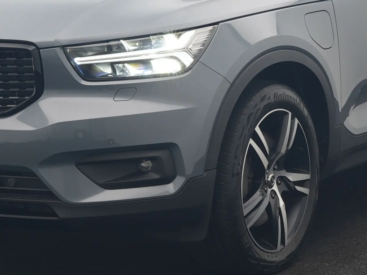 T5 R-Design PHEV 262pk Dealer O.H | Trekhaak Af Fabriek | Adaptive Cruise | Camera | Sportstoelen Memory & Verwarmd | Keyless | BLIS | Apple Carplay | Stuurverwarming | Pilot Assist | Virtua
