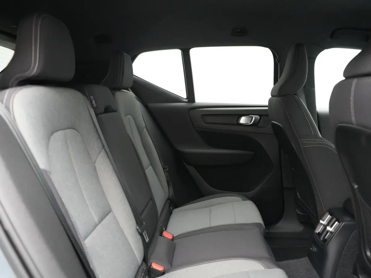 T5 R-Design PHEV 262pk Dealer O.H | Trekhaak Af Fabriek | Adaptive Cruise | Camera | Sportstoelen Memory & Verwarmd | Keyless | BLIS | Apple Carplay | Stuurverwarming | Pilot Assist | Virtua