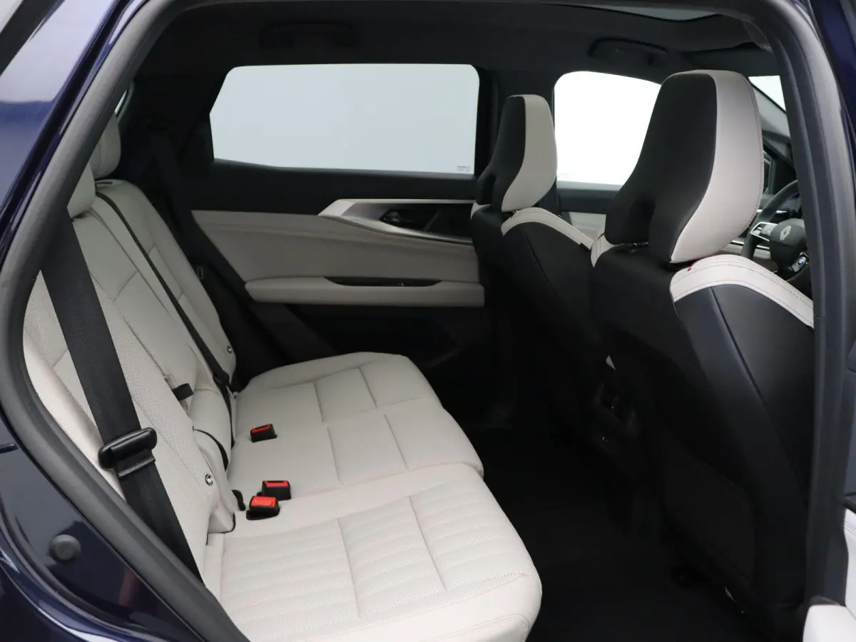 E-Tech full hybrid 200pk iconic 7p. | Vijf jaar garantie | Panoramisch dak | Harman Kardon | HUD | Voorruitverwarming |