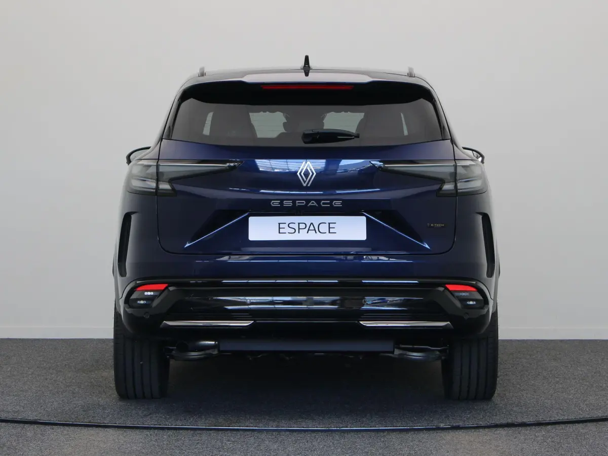 E-Tech full hybrid 200pk iconic 7p. | Vijf jaar garantie | Panoramisch dak | Harman Kardon | HUD | Voorruitverwarming |