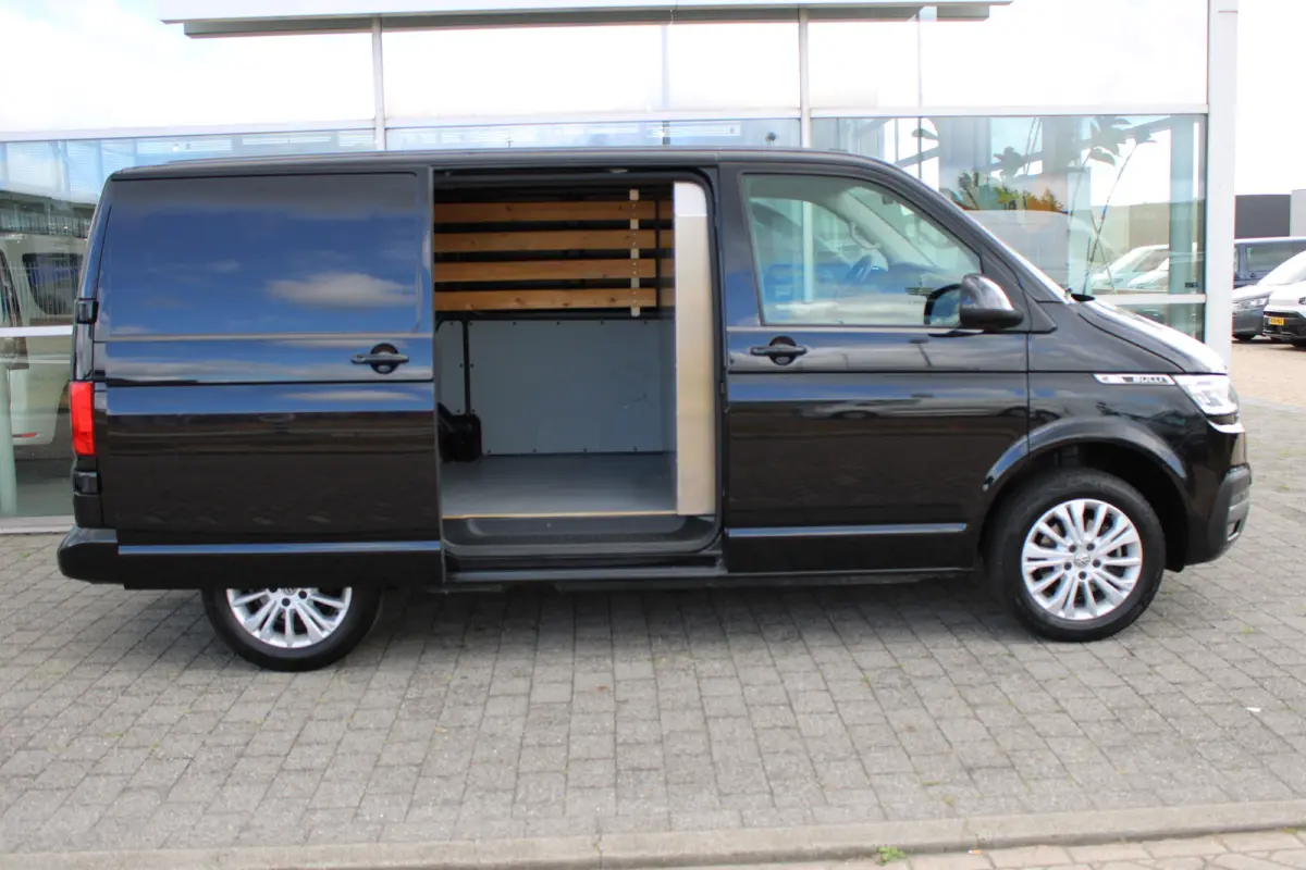 2.0 TDI 150 PK DSG L1 Bulli | Trekhaak | Achterdeuren | Passagiersstoel | Adaptive cruise | Navigatie | Verwarmde voorruit | 17" LMV