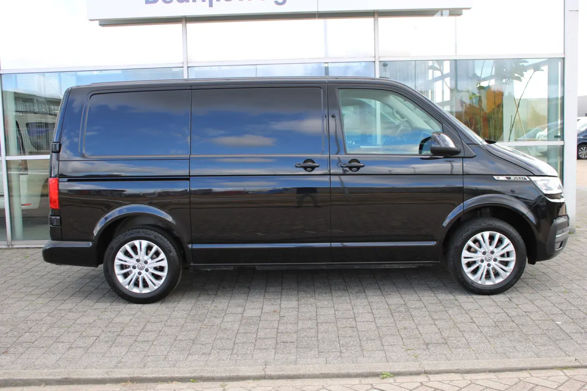 2.0 TDI 150 PK DSG L1 Bulli | Trekhaak | Achterdeuren | Passagiersstoel | Adaptive cruise | Navigatie | Verwarmde voorruit | 17" LMV