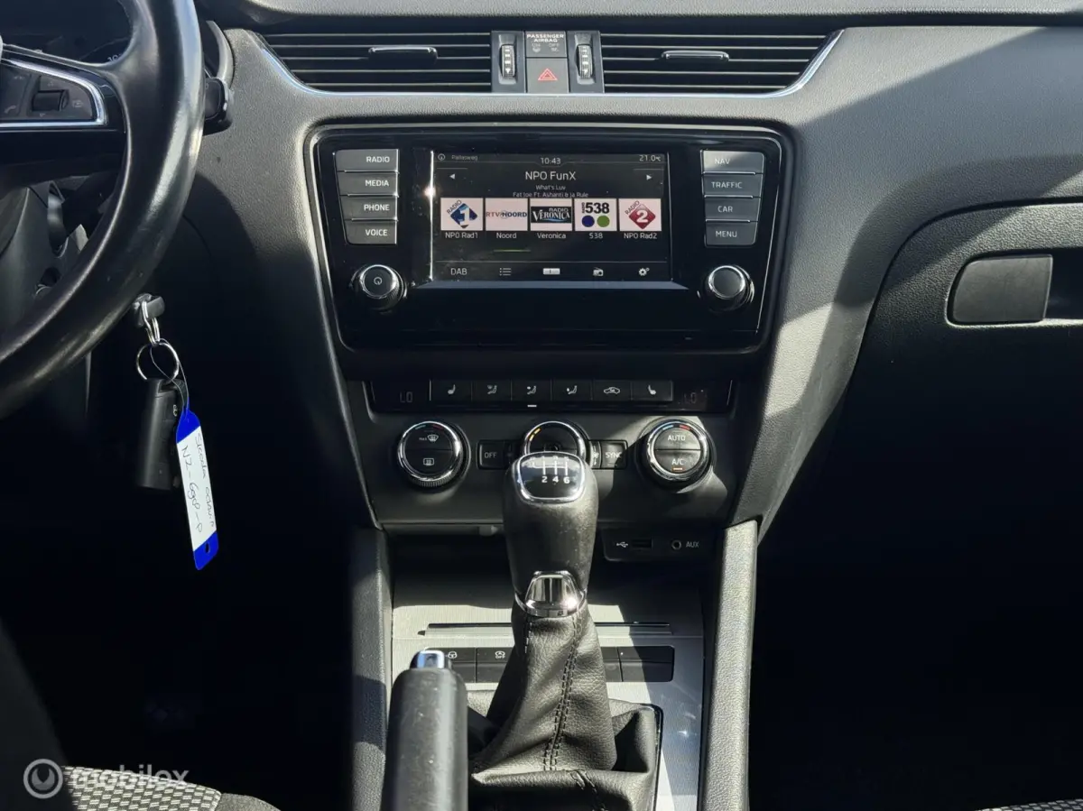 1.0 TSI Greentech Style Business|Navi