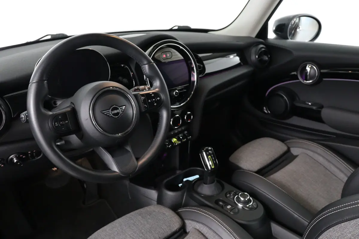Yours 33 kWh | LED | Half Leder | Sportstoelen | Sfeerverlichting | Clima | Navi | Cruise Control | Keyless Start | Parkeersensoren | DAB |