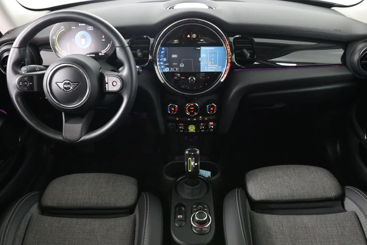 Yours 33 kWh | LED | Half Leder | Sportstoelen | Sfeerverlichting | Clima | Navi | Cruise Control | Keyless Start | Parkeersensoren | DAB |