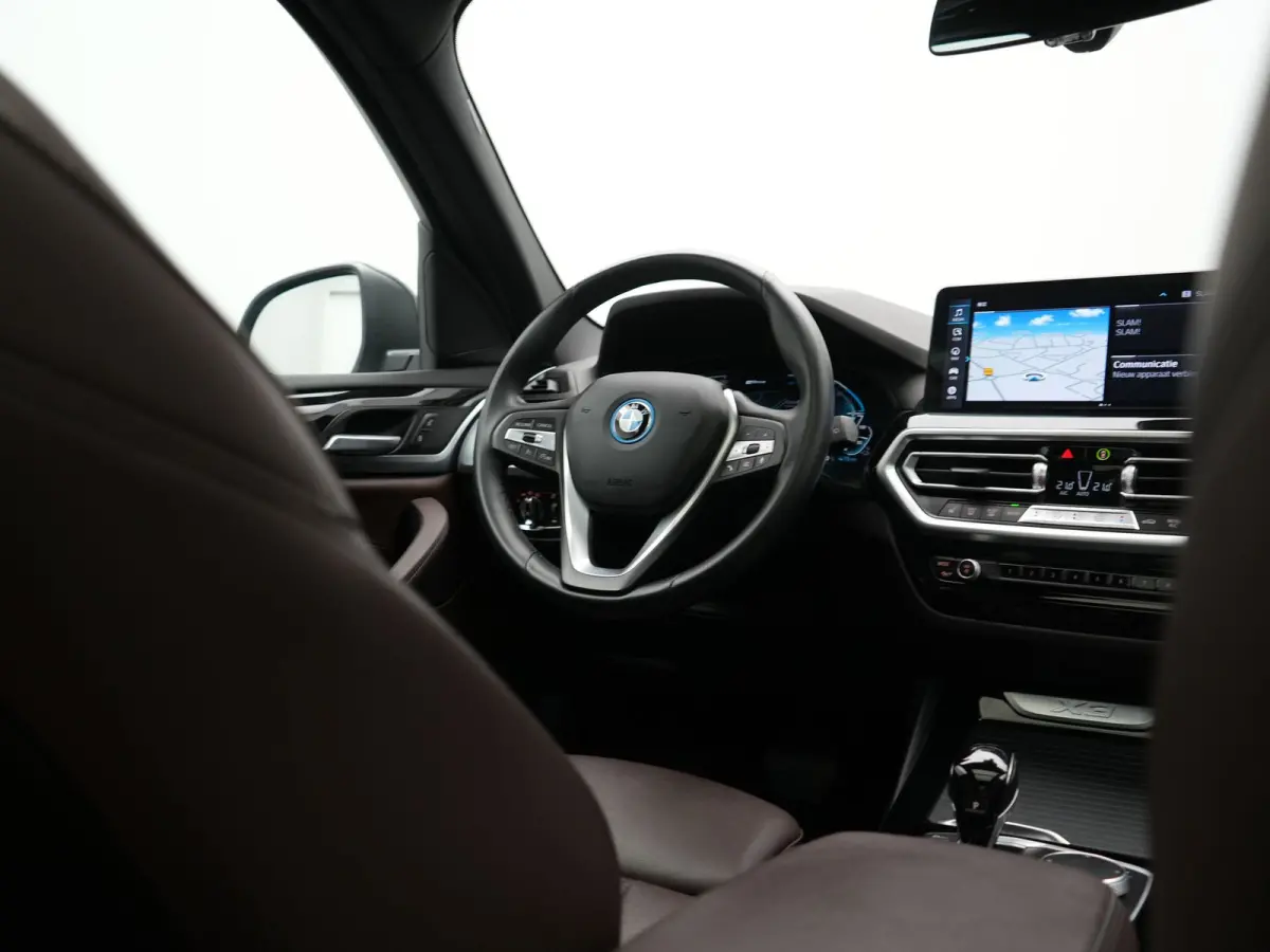 xDrive30e PHEV FACELIFT 293pk Dealer O.H | Trekhaak | Panodak | 360 Camera | Lederen Sportstoelen Verwarmd | Cruise Control | Apple Carplay | Virtual | Navigatie | DAB | 18"L.M | Plug In Hyb