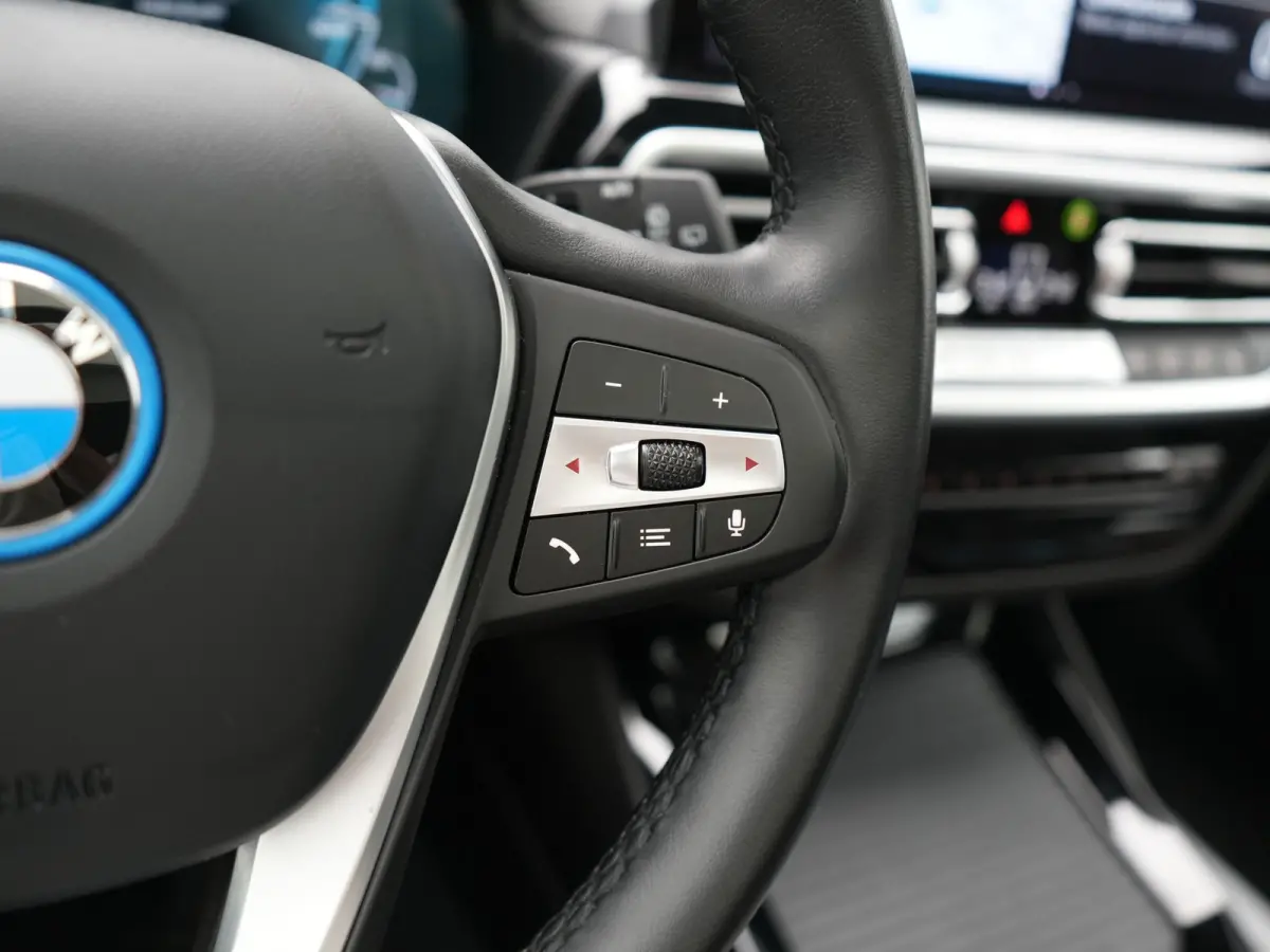 xDrive30e PHEV FACELIFT 293pk Dealer O.H | Trekhaak | Panodak | 360 Camera | Lederen Sportstoelen Verwarmd | Cruise Control | Apple Carplay | Virtual | Navigatie | DAB | 18"L.M | Plug In Hyb