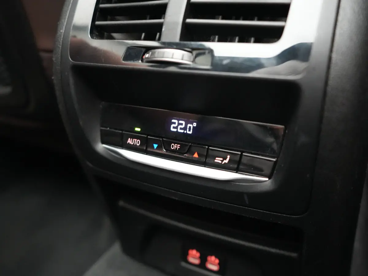 xDrive30e PHEV FACELIFT 293pk Dealer O.H | Trekhaak | Panodak | 360 Camera | Lederen Sportstoelen Verwarmd | Cruise Control | Apple Carplay | Virtual | Navigatie | DAB | 18"L.M | Plug In Hyb