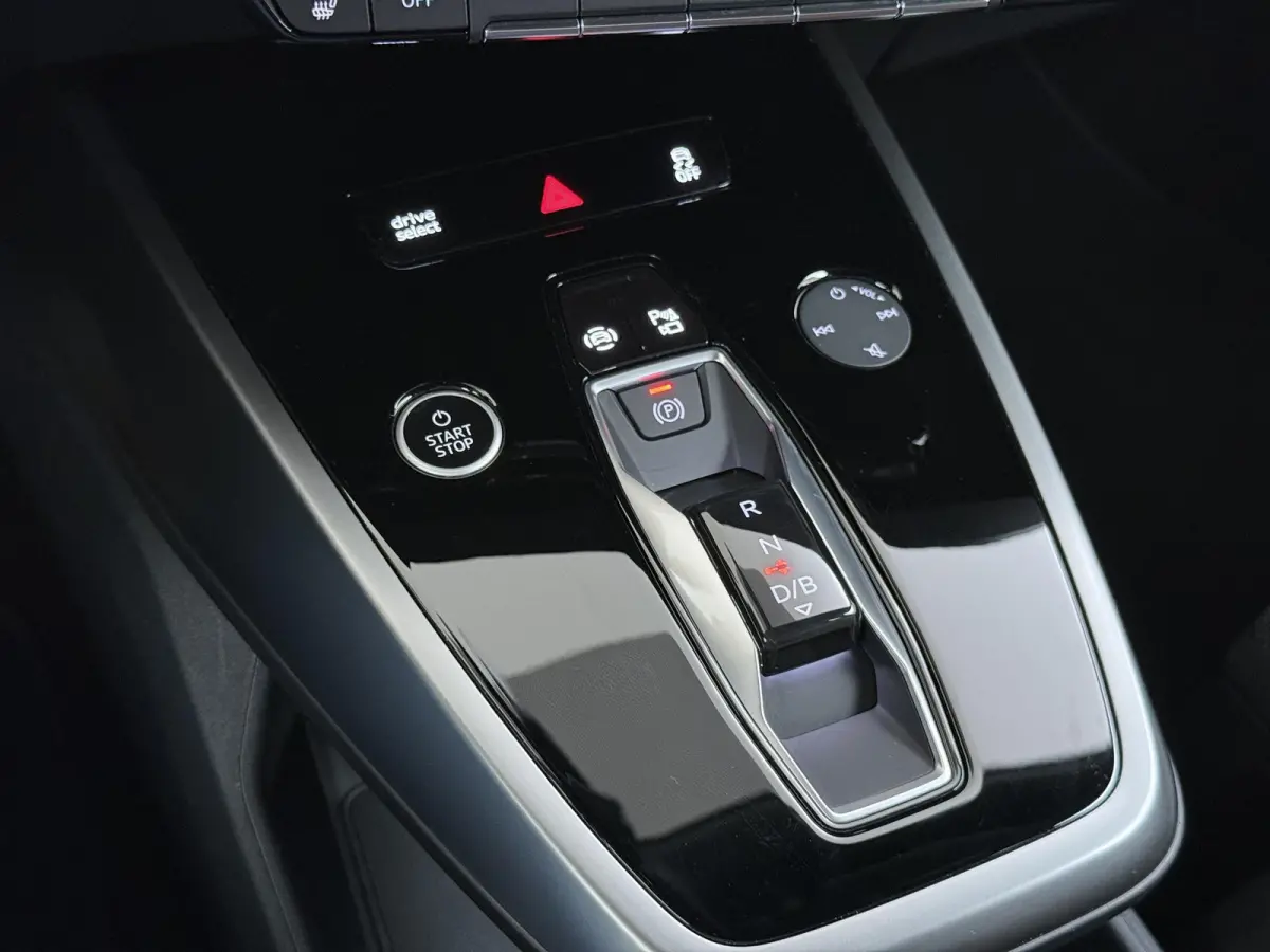 45 S Edition 82 kWh SOH 96% | S-Exterieur | ADAPT. CRUISE CONTROL | STOELVERWARMING | ELEK. ACHTERKLEP | ACHTERUIRIJCAMERA | RIJKLAAR + 12 MND BOVAG GARANTIE | RESTERENDE ACCU GARANTIE TOT E
