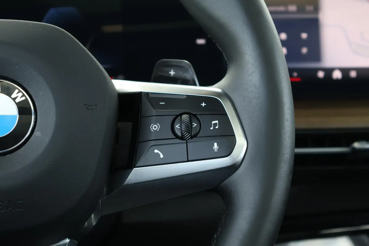 220i / M-Sport Pakket / Pano Dak / Elektr. Stoel / Stoelverwarming / Harman Kardon / Comforttoegang /