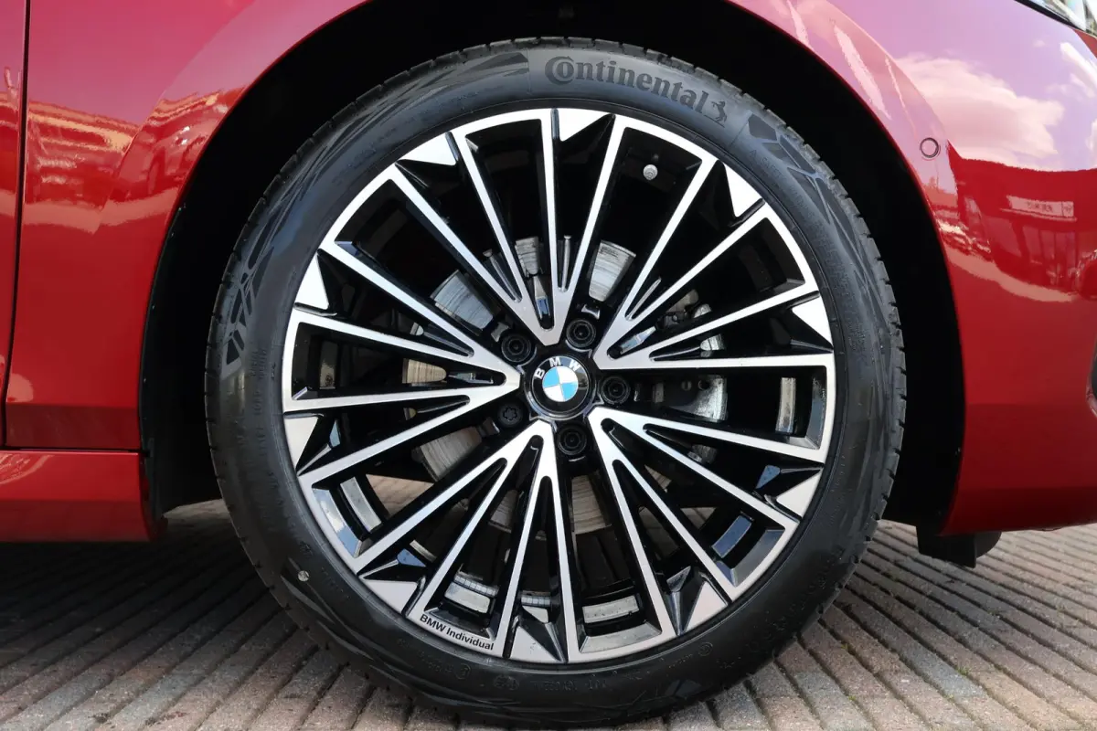 220i / M-Sport Pakket / Pano Dak / Elektr. Stoel / Stoelverwarming / Harman Kardon / Comforttoegang /