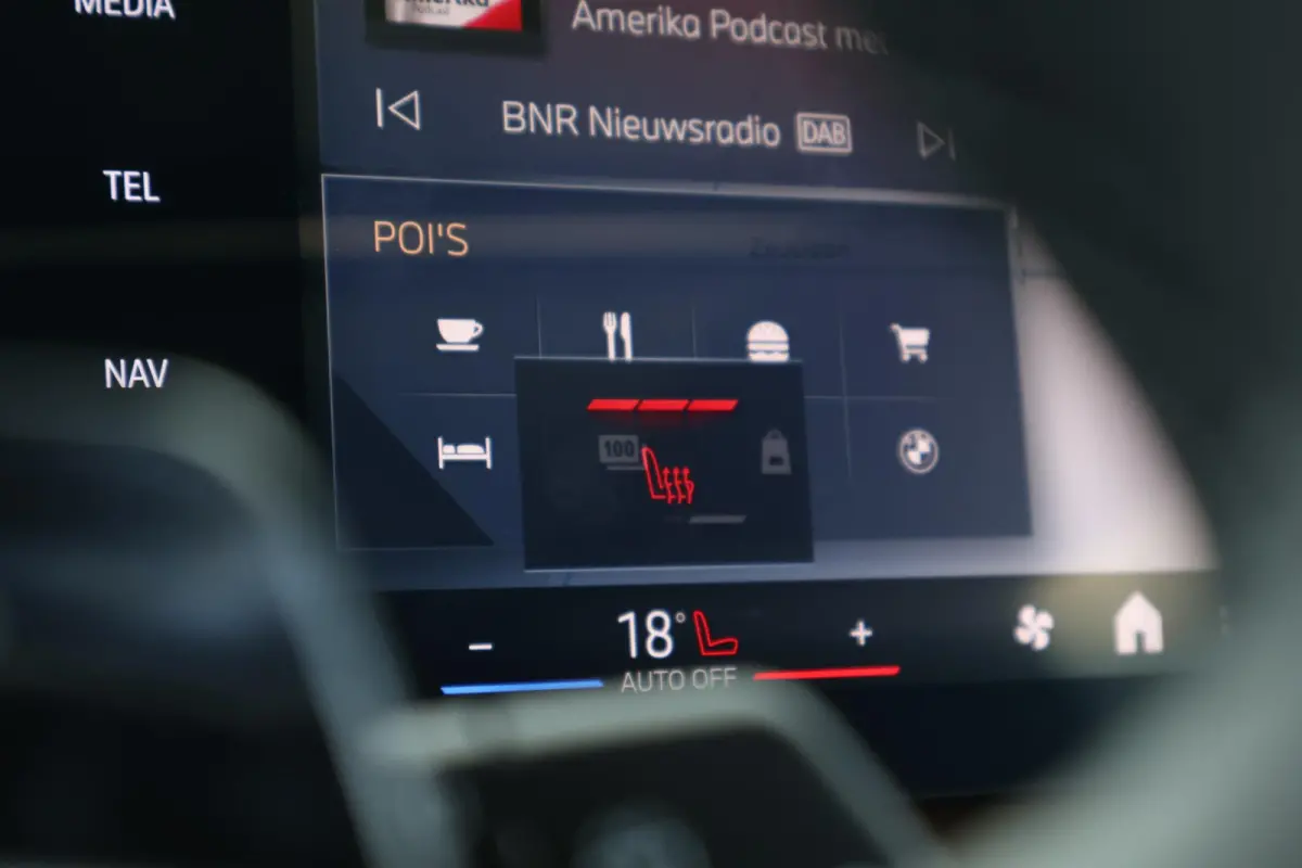 220i / M-Sport Pakket / Pano Dak / Elektr. Stoel / Stoelverwarming / Harman Kardon / Comforttoegang /
