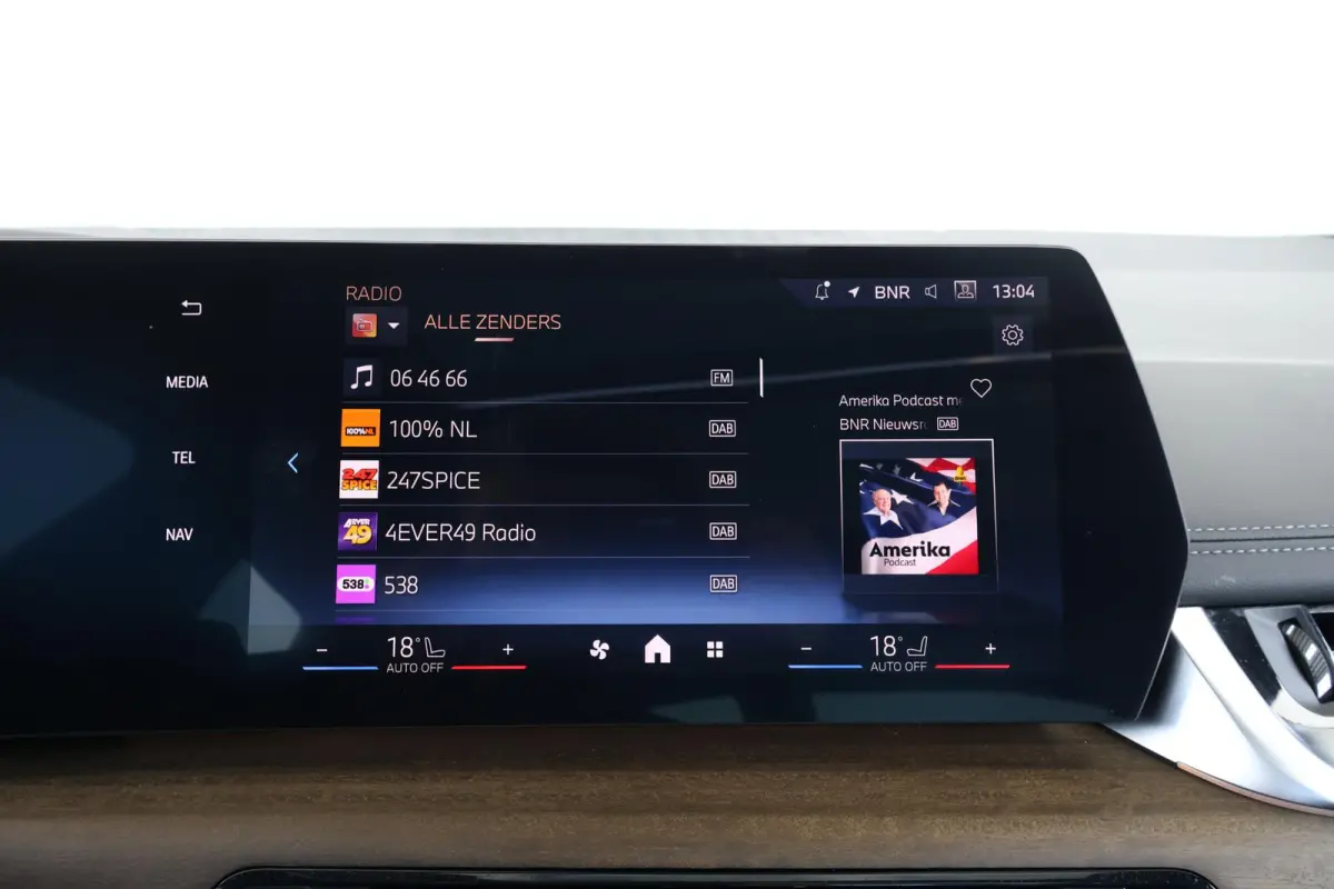 220i / M-Sport Pakket / Pano Dak / Elektr. Stoel / Stoelverwarming / Harman Kardon / Comforttoegang /