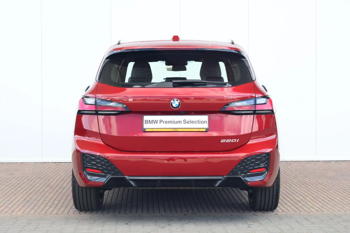 220i / M-Sport Pakket / Pano Dak / Elektr. Stoel / Stoelverwarming / Harman Kardon / Comforttoegang /