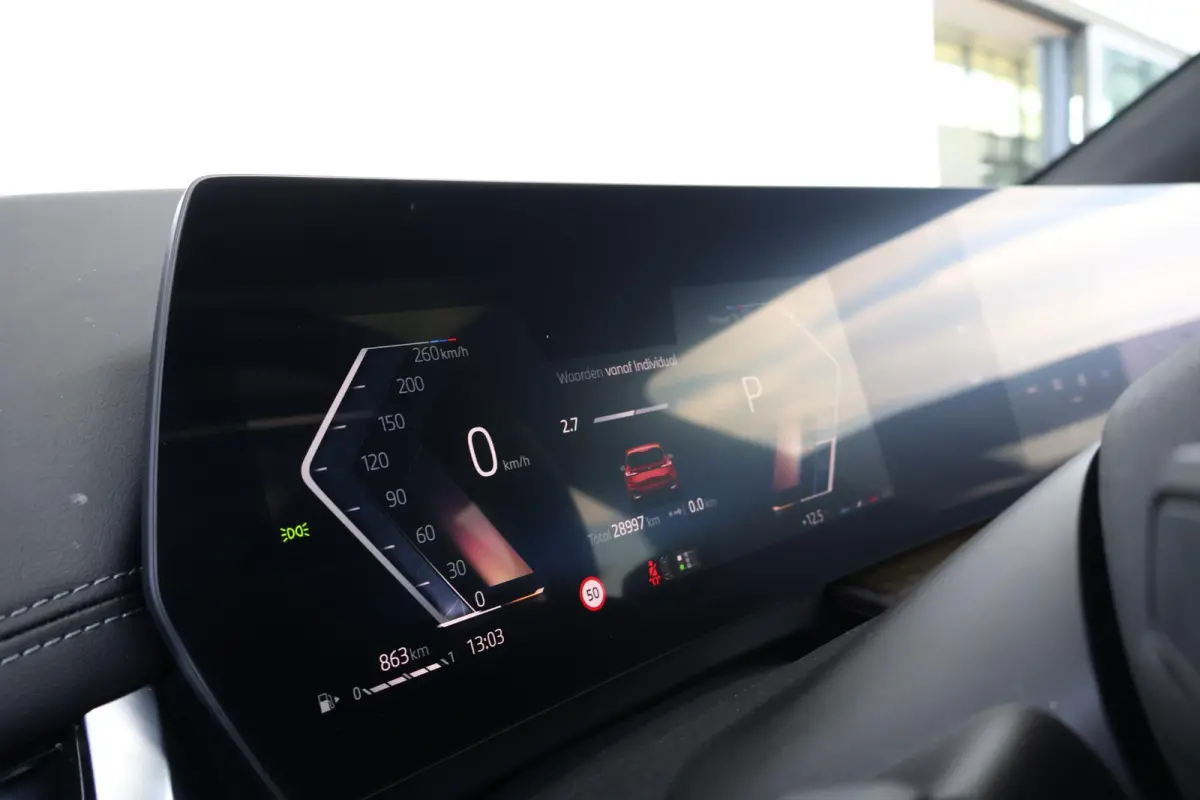 220i / M-Sport Pakket / Pano Dak / Elektr. Stoel / Stoelverwarming / Harman Kardon / Comforttoegang /