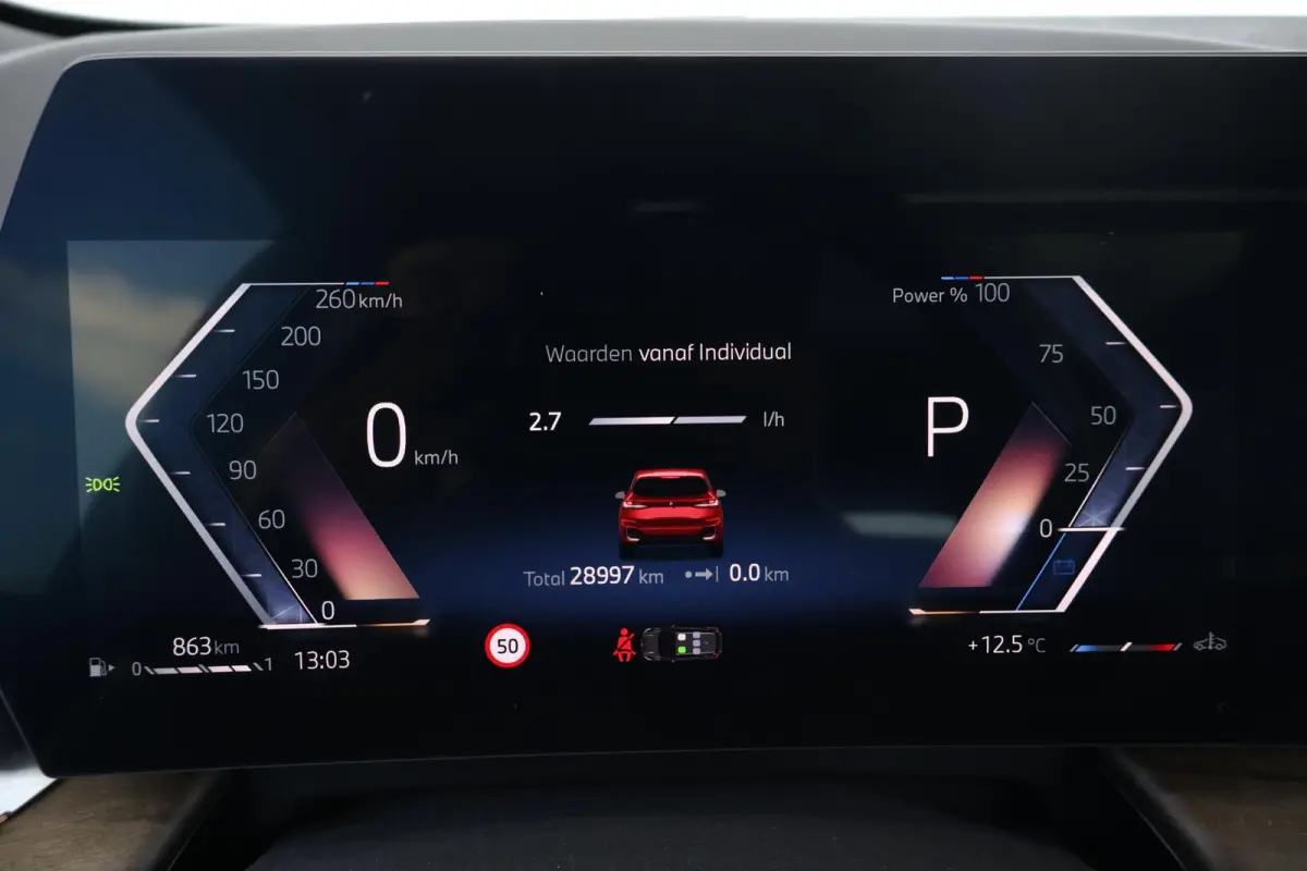 220i / M-Sport Pakket / Pano Dak / Elektr. Stoel / Stoelverwarming / Harman Kardon / Comforttoegang /