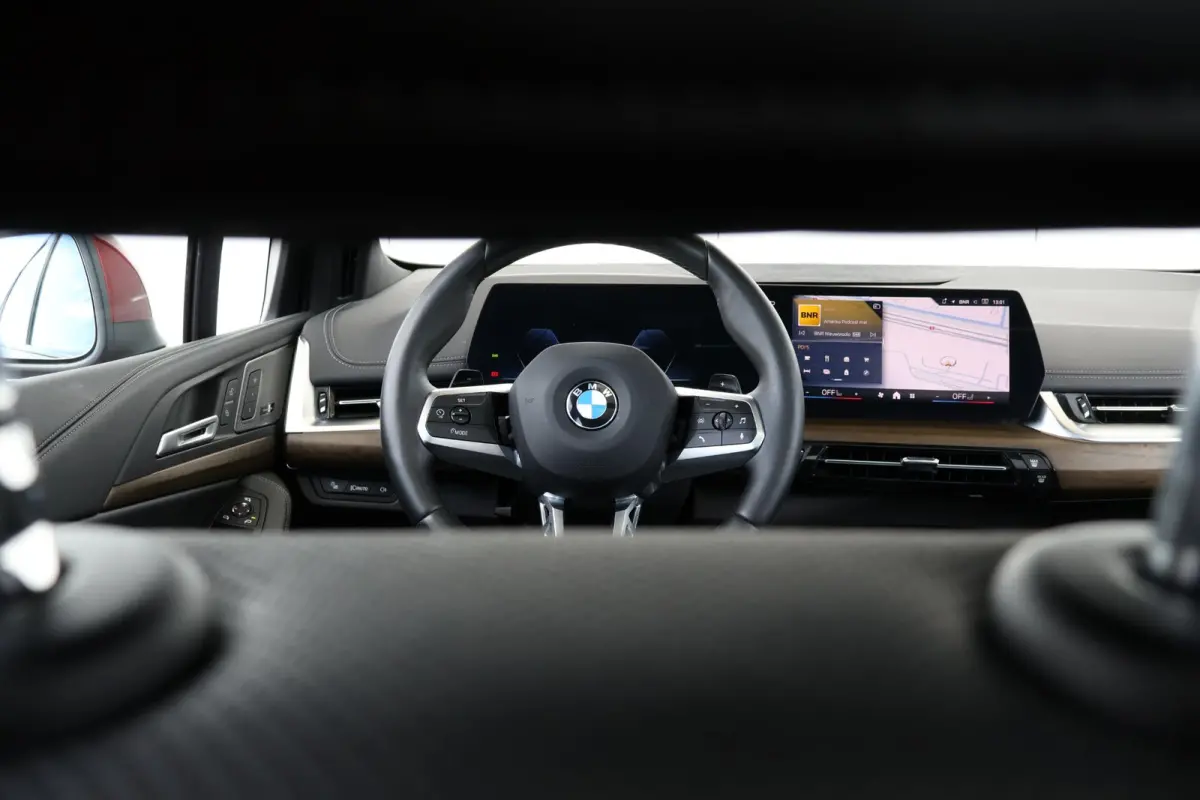 220i / M-Sport Pakket / Pano Dak / Elektr. Stoel / Stoelverwarming / Harman Kardon / Comforttoegang /