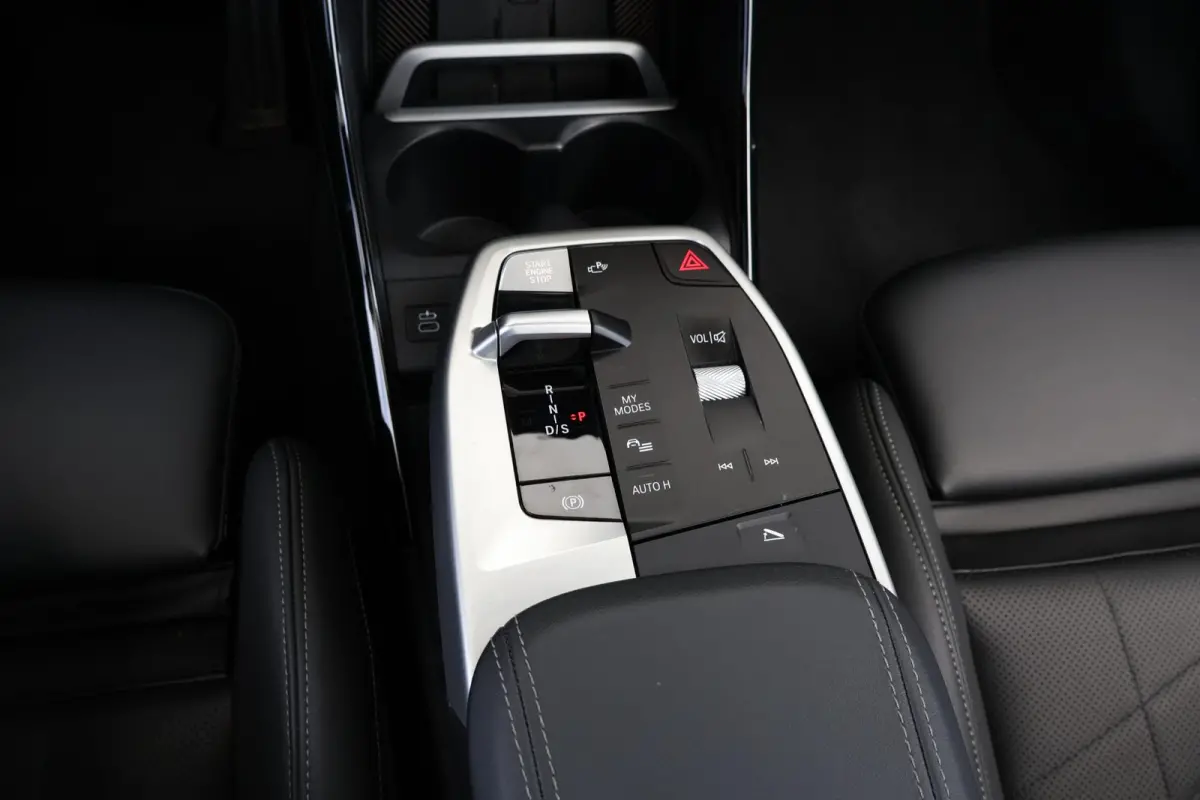 220i / M-Sport Pakket / Pano Dak / Elektr. Stoel / Stoelverwarming / Harman Kardon / Comforttoegang /