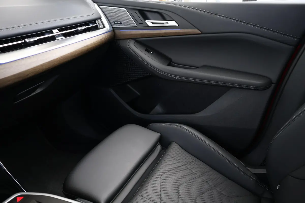 220i / M-Sport Pakket / Pano Dak / Elektr. Stoel / Stoelverwarming / Harman Kardon / Comforttoegang /