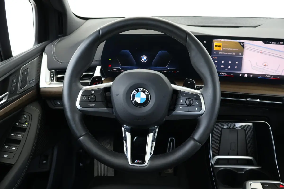 220i / M-Sport Pakket / Pano Dak / Elektr. Stoel / Stoelverwarming / Harman Kardon / Comforttoegang /