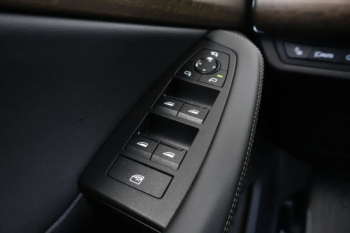 220i / M-Sport Pakket / Pano Dak / Elektr. Stoel / Stoelverwarming / Harman Kardon / Comforttoegang /