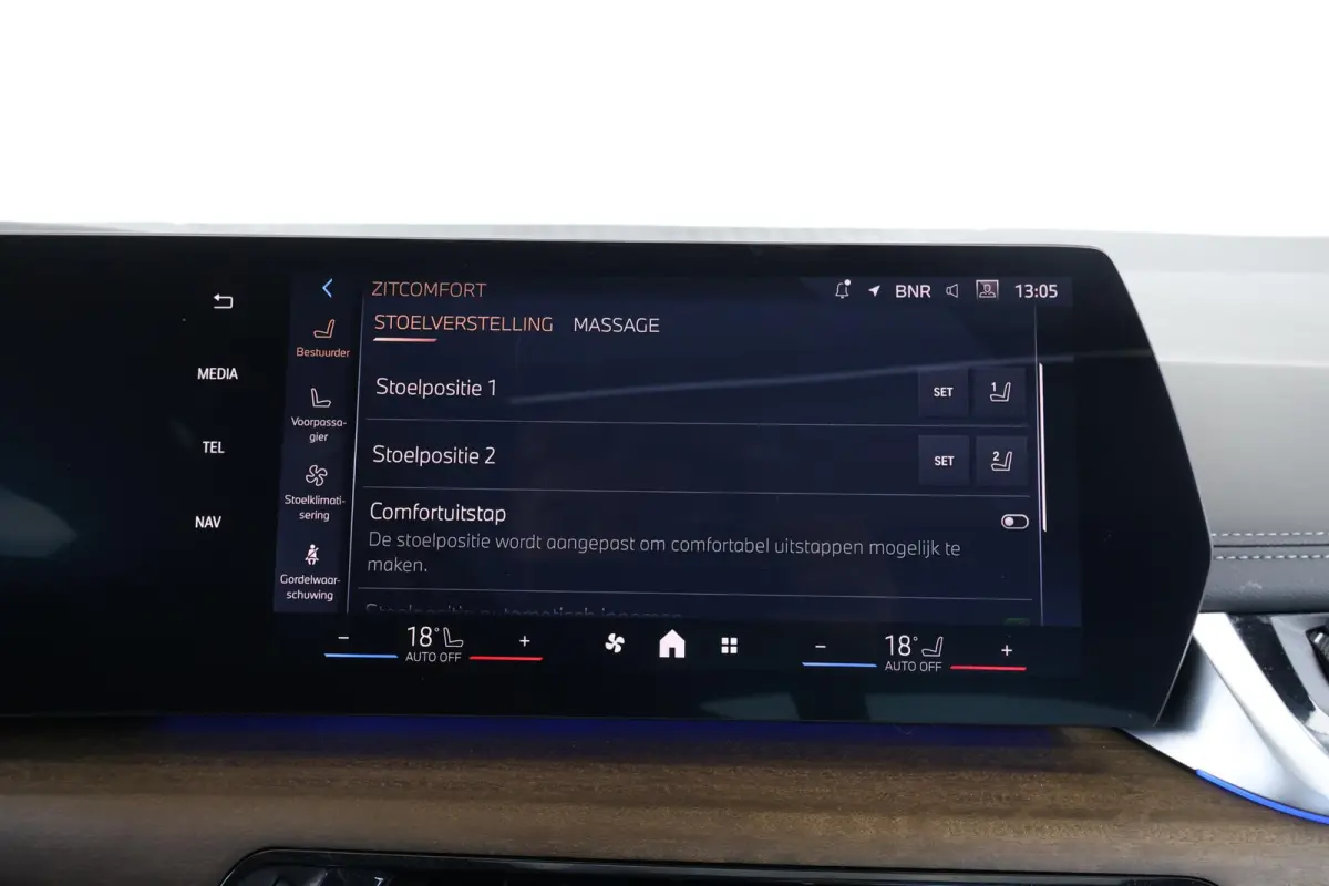 220i / M-Sport Pakket / Pano Dak / Elektr. Stoel / Stoelverwarming / Harman Kardon / Comforttoegang /