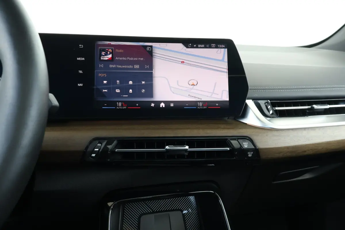 220i / M-Sport Pakket / Pano Dak / Elektr. Stoel / Stoelverwarming / Harman Kardon / Comforttoegang /