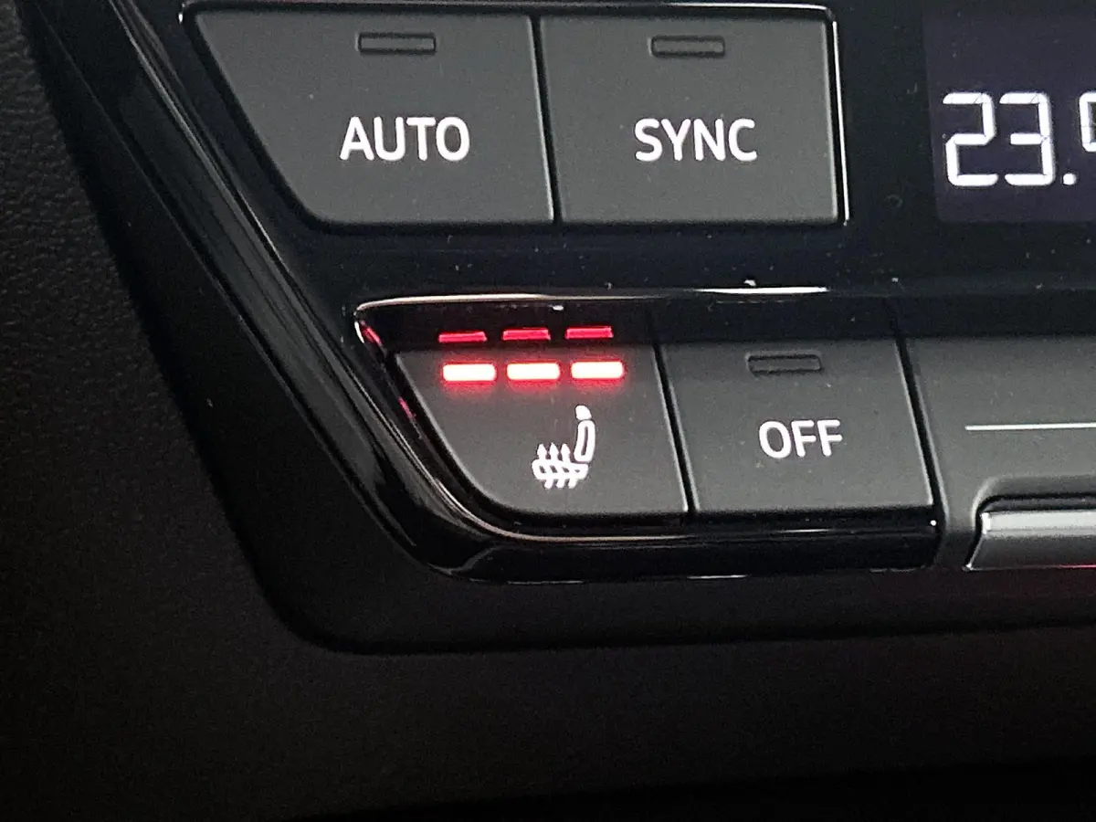 40 TFSI e Advanced Edition 204 PK | Automaat | Navigatie | Audi Drive Select | Ambiant Licht Pakket | LED Koplampen | Velgen 17'' | Apple Carplay/Android Auto | Stoelverwarming | Elektrische