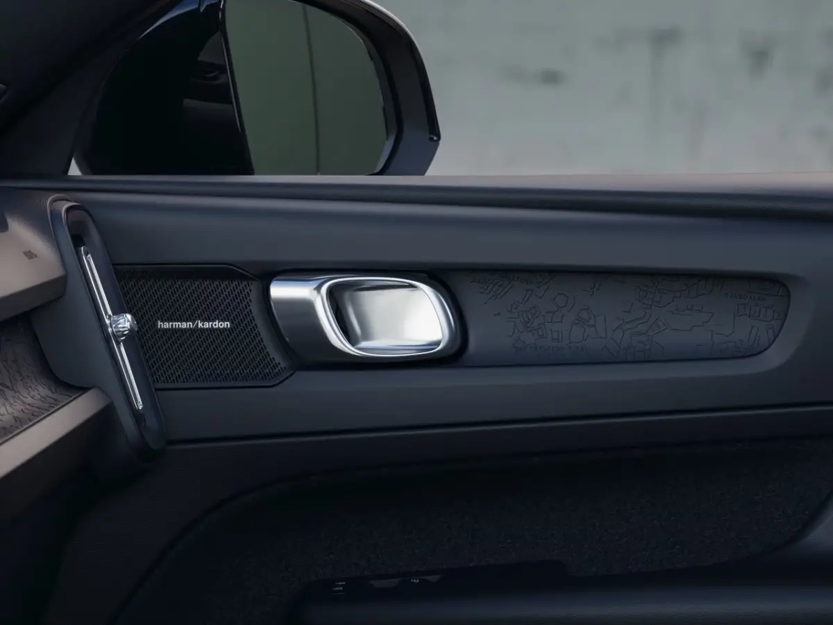 Single Motor Extended Range Plus Europa 82 kWh | Achterbank verwarmd | Achteruitrijcamera | Apple Carplay/Android Auto|telefoonintegratie premium