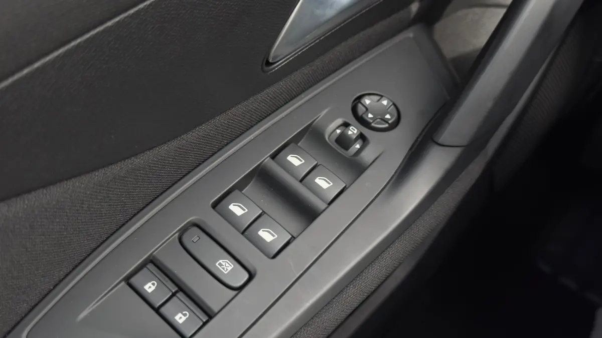 1.2 Hybrid 145 e-DCS6 Style | Afneembare trekhaak | Apple Carplay / Android Auto | Cruise Control | Navigatie | Automaat