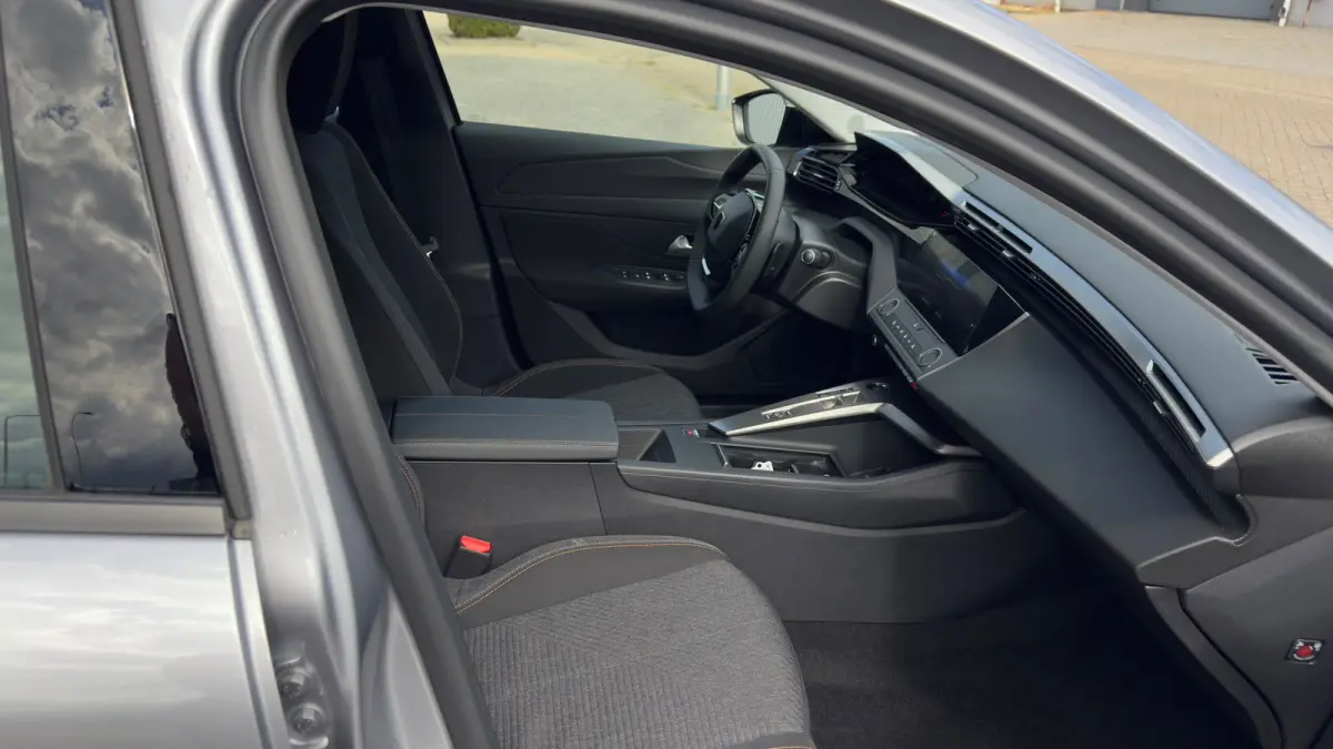 1.2 Hybrid 145 e-DCS6 Style | Afneembare trekhaak | Apple Carplay / Android Auto | Cruise Control | Navigatie | Automaat