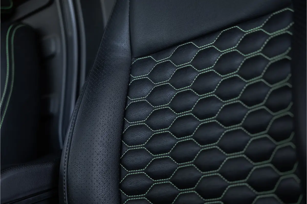 2.0 TDI 185 PK | R-Line | CarPlay | Camera | Lederen bekleding | 19’’ RS velgen | Schroefset | Sport remmen rondom | Spoiler-pakket | Nieuwe APK | Goed onderhouden