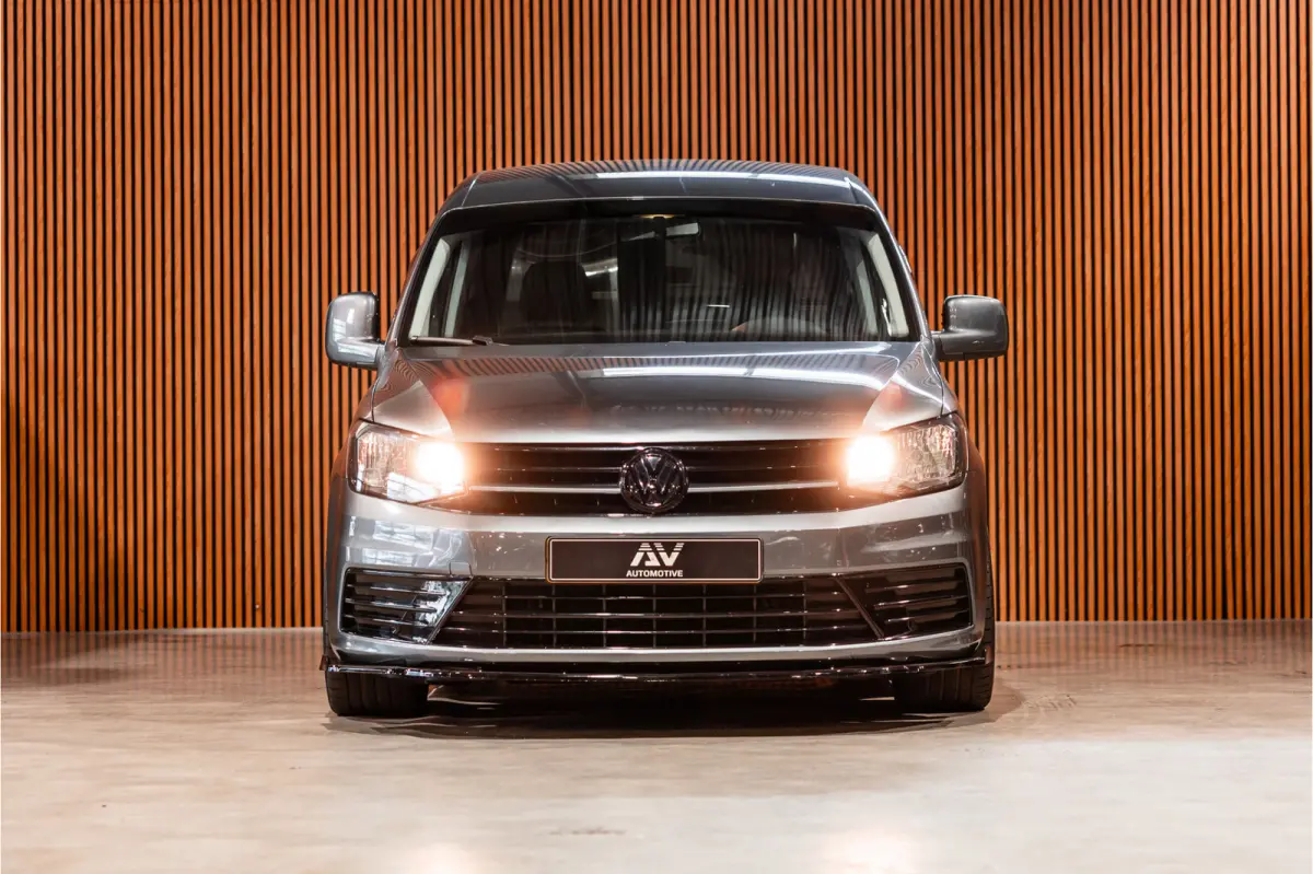 2.0 TDI 185 PK | R-Line | CarPlay | Camera | Lederen bekleding | 19’’ RS velgen | Schroefset | Sport remmen rondom | Spoiler-pakket | Nieuwe APK | Goed onderhouden