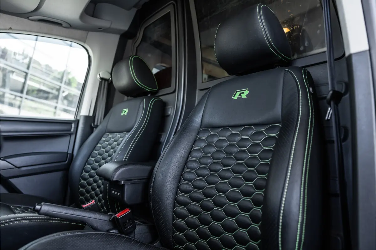 2.0 TDI 185 PK | R-Line | CarPlay | Camera | Lederen bekleding | 19’’ RS velgen | Schroefset | Sport remmen rondom | Spoiler-pakket | Nieuwe APK | Goed onderhouden