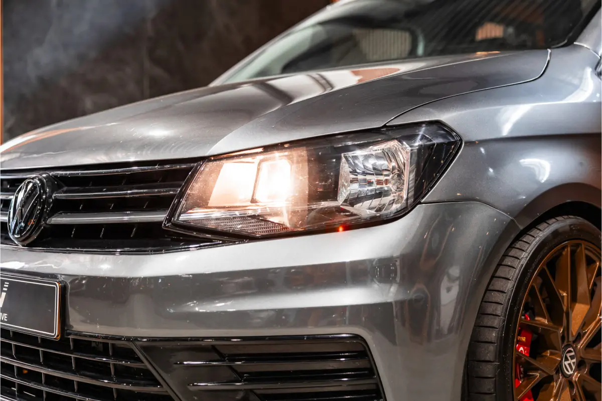 2.0 TDI 185 PK | R-Line | CarPlay | Camera | Lederen bekleding | 19’’ RS velgen | Schroefset | Sport remmen rondom | Spoiler-pakket | Nieuwe APK | Goed onderhouden